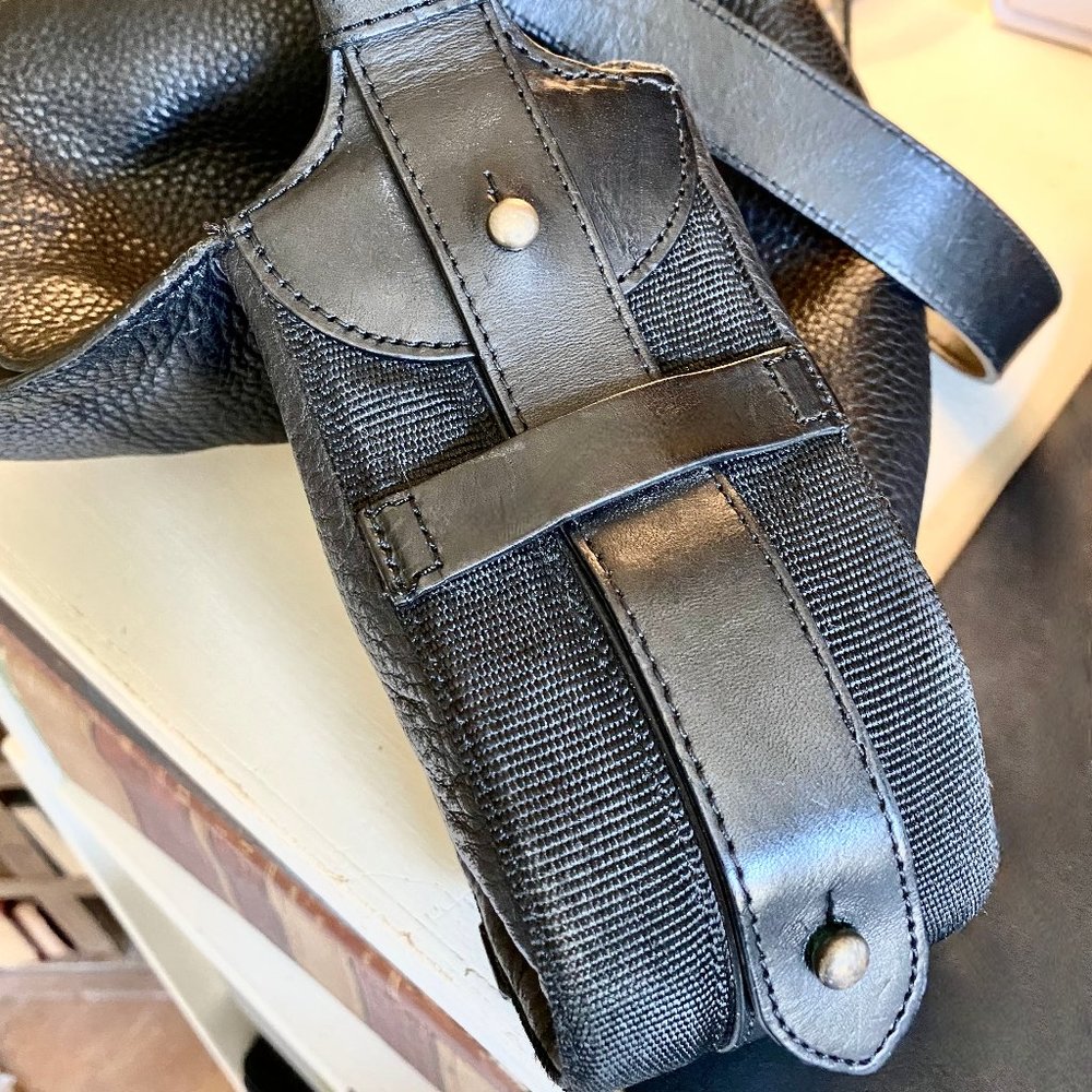 CYNTHIA ROWLEY PEBBLE LEATHER SHOULDER BAG - Picture 10 of 10